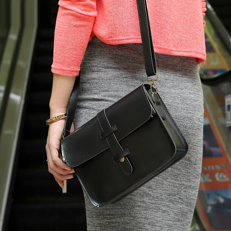 Yuhua, 2019 new women handbags, simple fashion flap, solid color woman messenger bag, retro Korean version shoulder bag.
Yuhua, 2019 new women handbags, simple fashion flap, solid color woman messenger bag, retro Korean version shoulder bag.