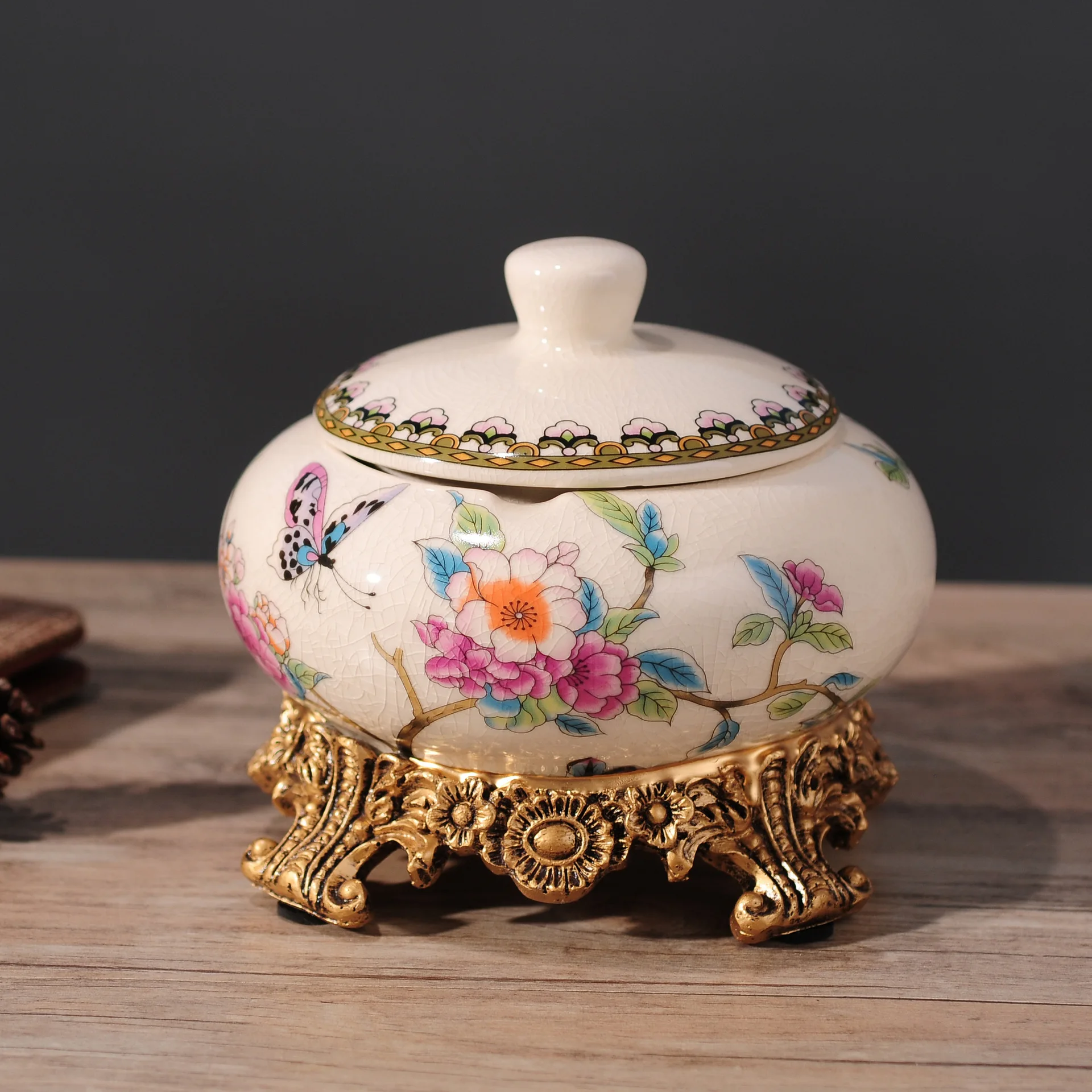 Новая европейская искусственная кожа, большая мода с крышкой, оригинальная керамическая искусственная кожа и украшения
Новая европейская искусственная кожа, большая мода с крышкой, оригинальная керамическая искусственная кожа и украшения