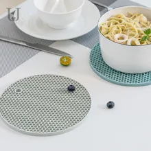 Youpin Jordan&Judy Beahive Double Sided Dining Mat Kitchen Anti-iron Placemat Bowl Cup Mat Non-slip Soft Mat
Youpin Jordan&Judy Beahive Double Sided Dining Mat Kitchen Anti-iron Placemat Bowl Cup Mat Non-slip Soft Mat