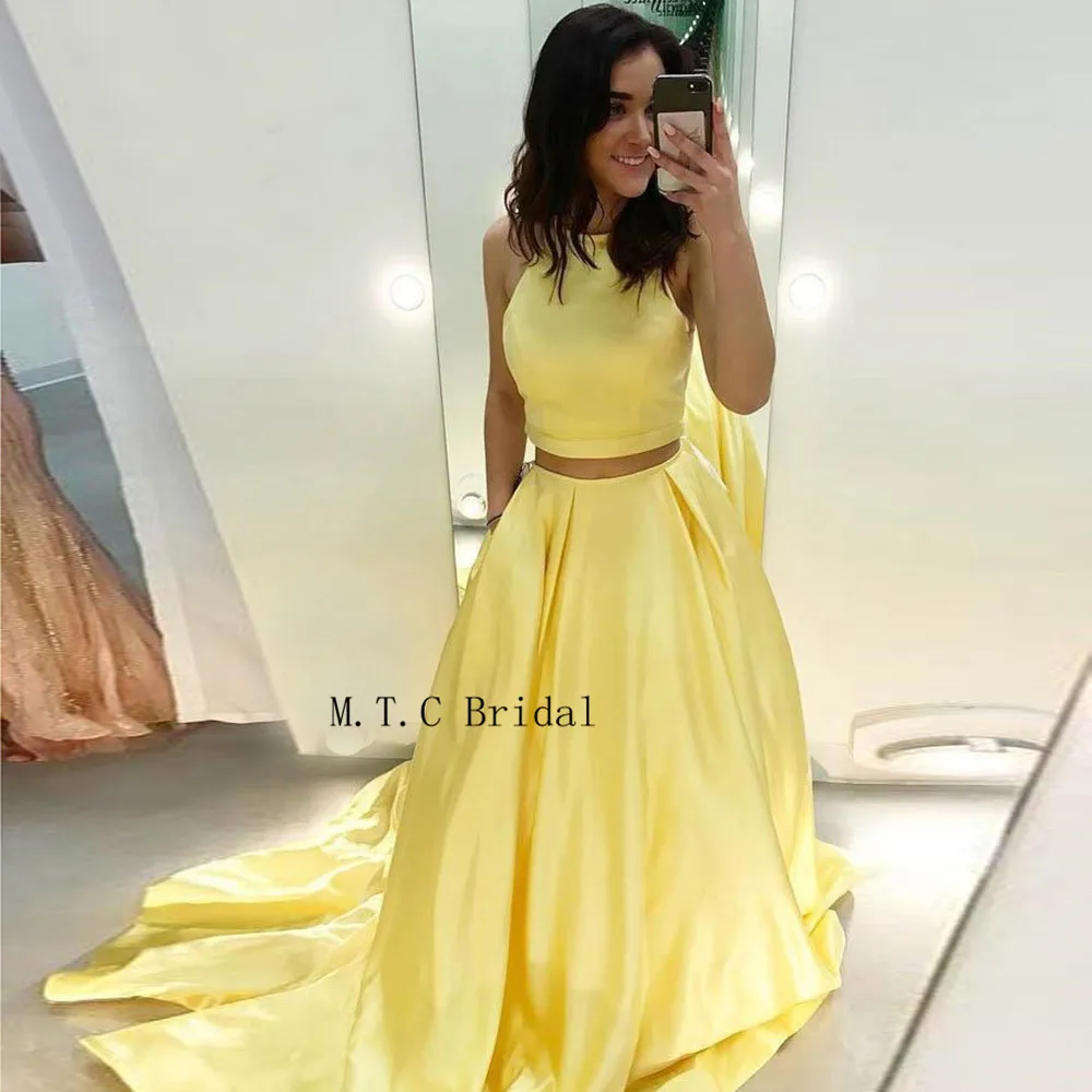 2019 Light Yellow Two Piece Prom Dresses Sleeveless A Line Sweep Train High Quality Satin Evening Party Gowns Custom Made
2019 Light Yellow Two Piece Prom Dresses Sleeveless A Line Sweep Train High Quality Satin Evening Party Gowns Custom Made