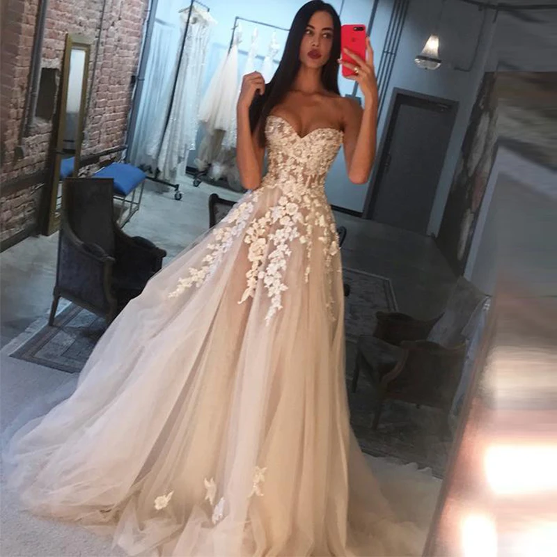Robe De Mariee Bustier Sweetheart Appliques Tulle Wedding Dress Court Train A line Princess Wedding Gown 2019 Bridal Dress
Robe De Mariee Bustier Sweetheart Appliques Tulle Wedding Dress Court Train A line Princess Wedding Gown 2019 Bridal Dress
