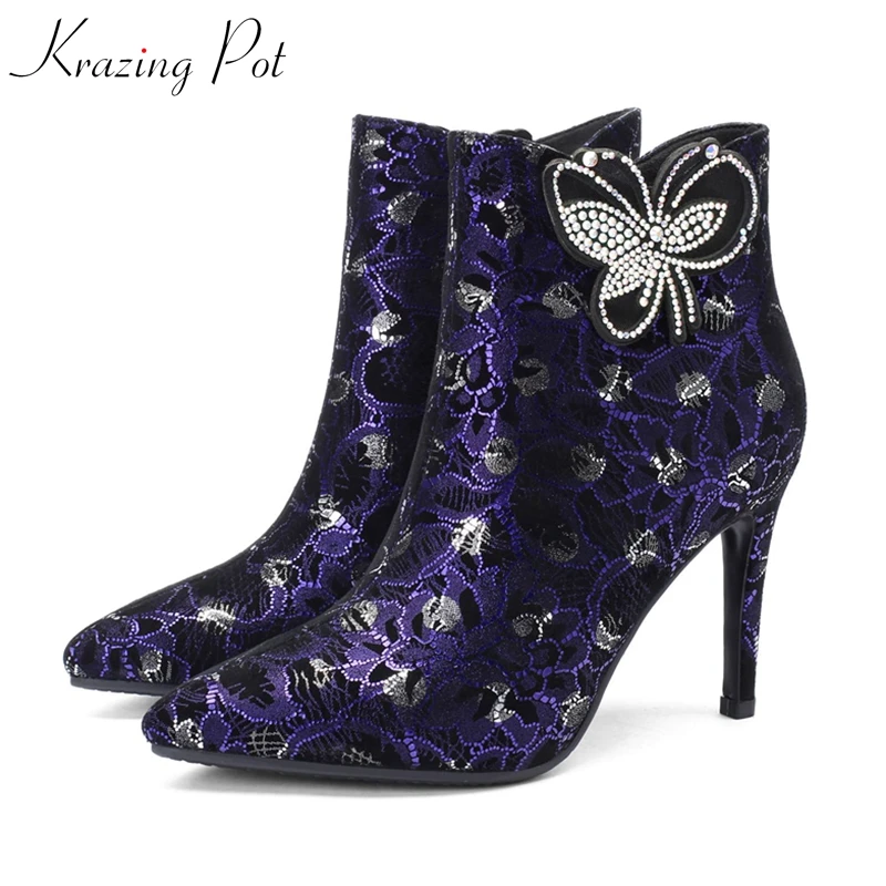 Krazing Pot kid suede pointed toe party shiny crystal metal bowtie decoration banquet nightclub sexy big size 43 ankle boots L71
Krazing Pot kid suede pointed toe party shiny crystal metal bowtie decoration banquet nightclub sexy big size 43 ankle boots L71