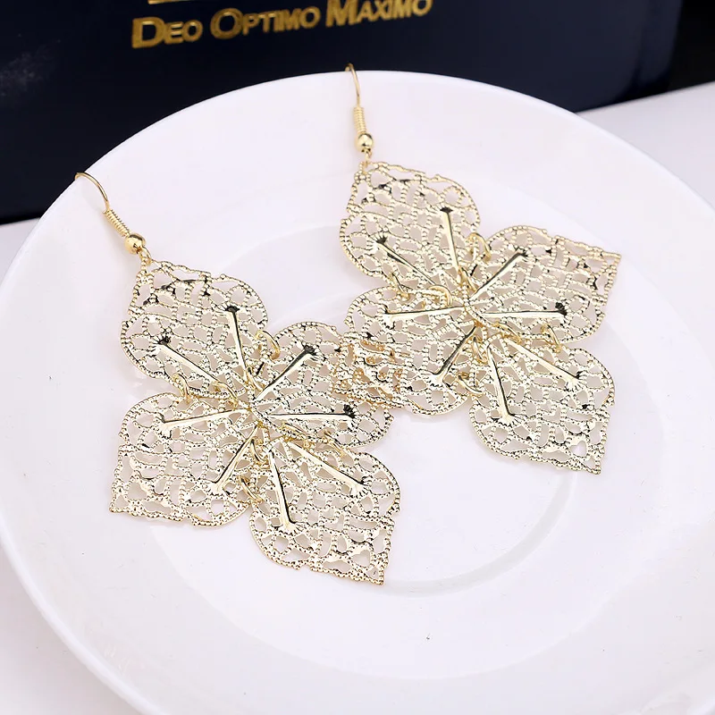 SUKI 2019 Pendientes Mujer Fashion Jewelry Hollow Metal Big Leaves Dangling Long Statement Drop Earrings For Women Bijoux
SUKI 2019 Pendientes Mujer Fashion Jewelry Hollow Metal Big Leaves Dangling Long Statement Drop Earrings For Women Bijoux