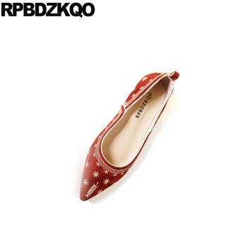 chinese embroidered shoes ladies pointed toe red spring autumn embroidery suede ankle strap genuine leather slip on flats women
chinese embroidered shoes ladies pointed toe red spring autumn embroidery suede ankle strap genuine leather slip on flats women