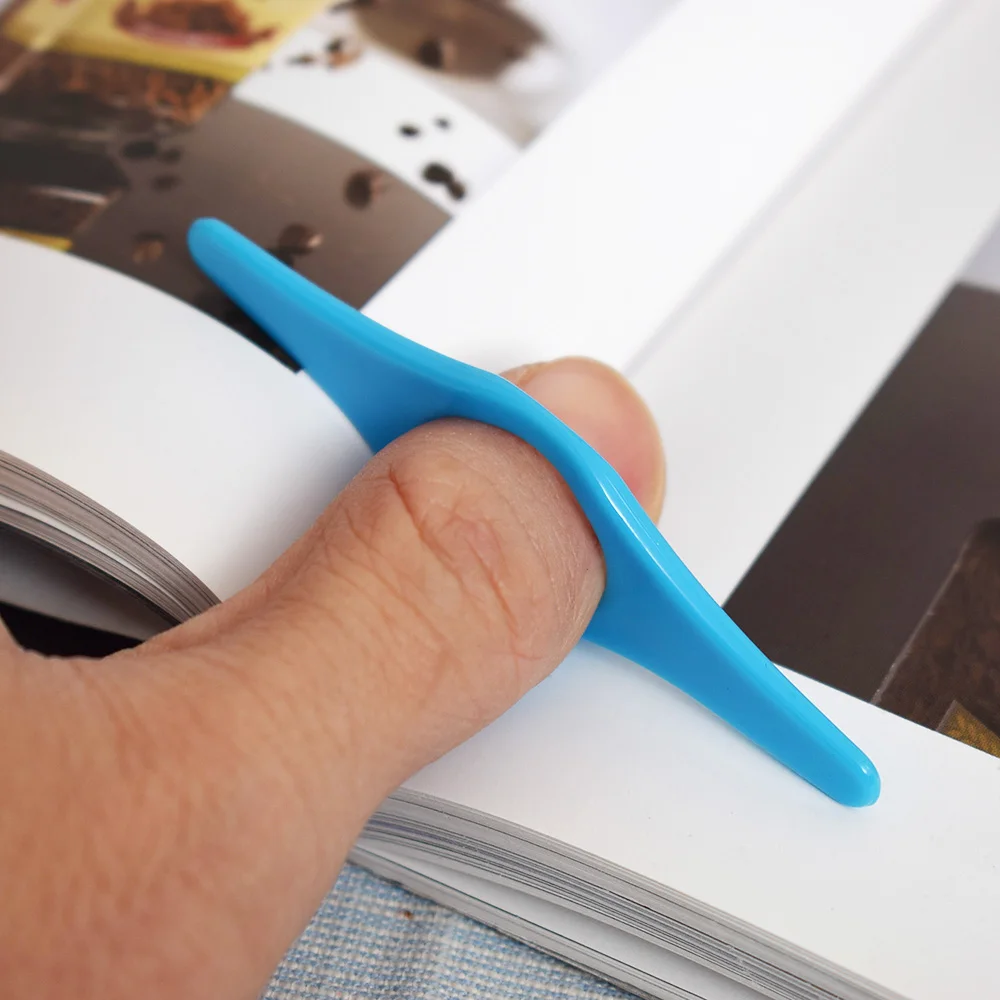 1pc Thumb Convenient Multifunction Book Holder Bookmark Finger Ring Book Markers for Books Reading Creative Tool
1pc Thumb Convenient Multifunction Book Holder Bookmark Finger Ring Book Markers for Books Reading Creative Tool