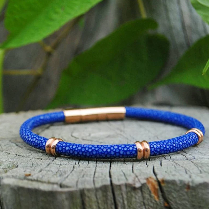 BC Jewelry Blue Stingray Leather designer jewelry mens bracelets with Rose Gold Stainless Steel Round Buckle for Gift Watch
BC Jewelry Blue Stingray Leather designer jewelry mens bracelets with Rose Gold Stainless Steel Round Buckle for Gift Watch