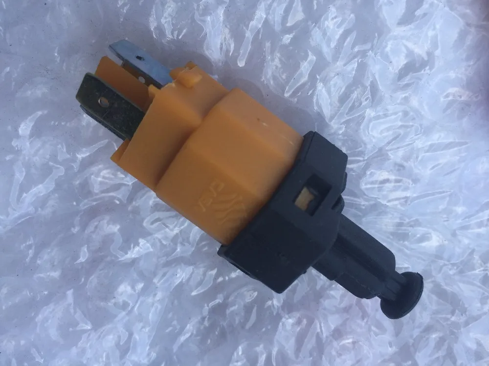 brake light switch for Chery A5 brake light switch brake switch handbrake switch A21-3720010
brake light switch for Chery A5 brake light switch brake switch handbrake switch A21-3720010