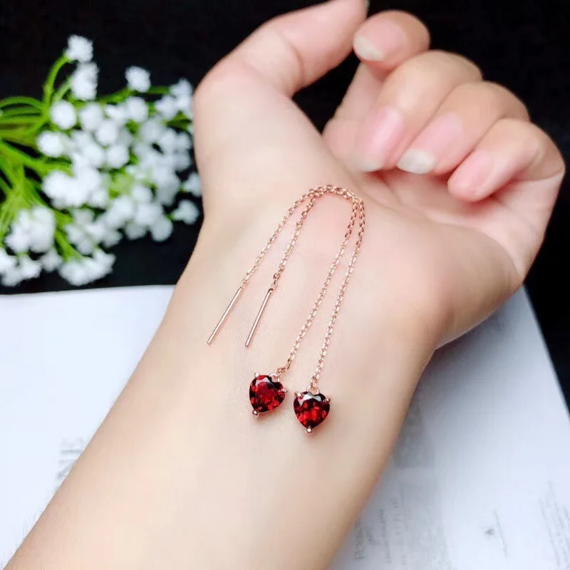 Natural garnet ear line, simple and exquisite, popular style, 925 Sterling silver.
Natural garnet ear line, simple and exquisite, popular style, 925 Sterling silver.
