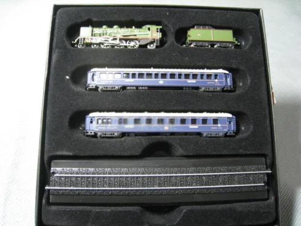 rare Special Offer 1:220 BLEU Z Proportional Train Suite Super Exquisite Static Train Model
rare Special Offer 1:220 BLEU Z Proportional Train Suite Super Exquisite Static Train Model