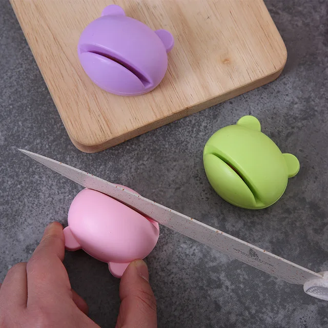 1pc Cartoon bear shaped sharpener Portable Mini kitchen Knife Sharpener Kitchen Tools Accessories Camping Pocket Knife Sharpener
1pc Cartoon bear shaped sharpener Portable Mini kitchen Knife Sharpener Kitchen Tools Accessories Camping Pocket Knife Sharpener