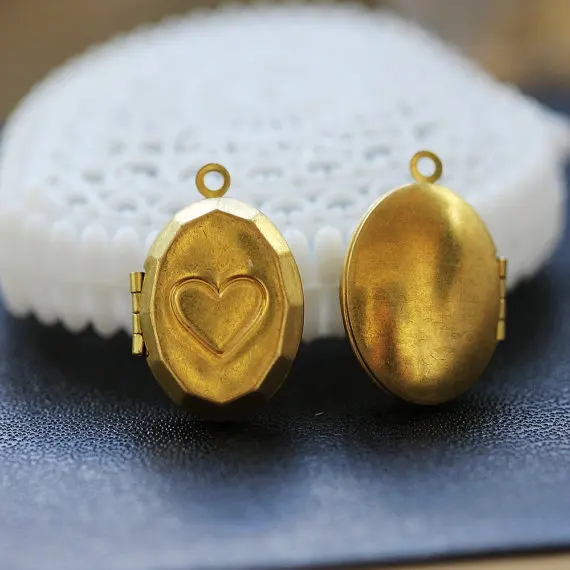 Free shipping 20pcs RAW Brass Locket vintage antique Copper locket pendant/Charms -(LOCK-59)
Free shipping 20pcs RAW Brass Locket vintage antique Copper locket pendant/Charms -(LOCK-59)