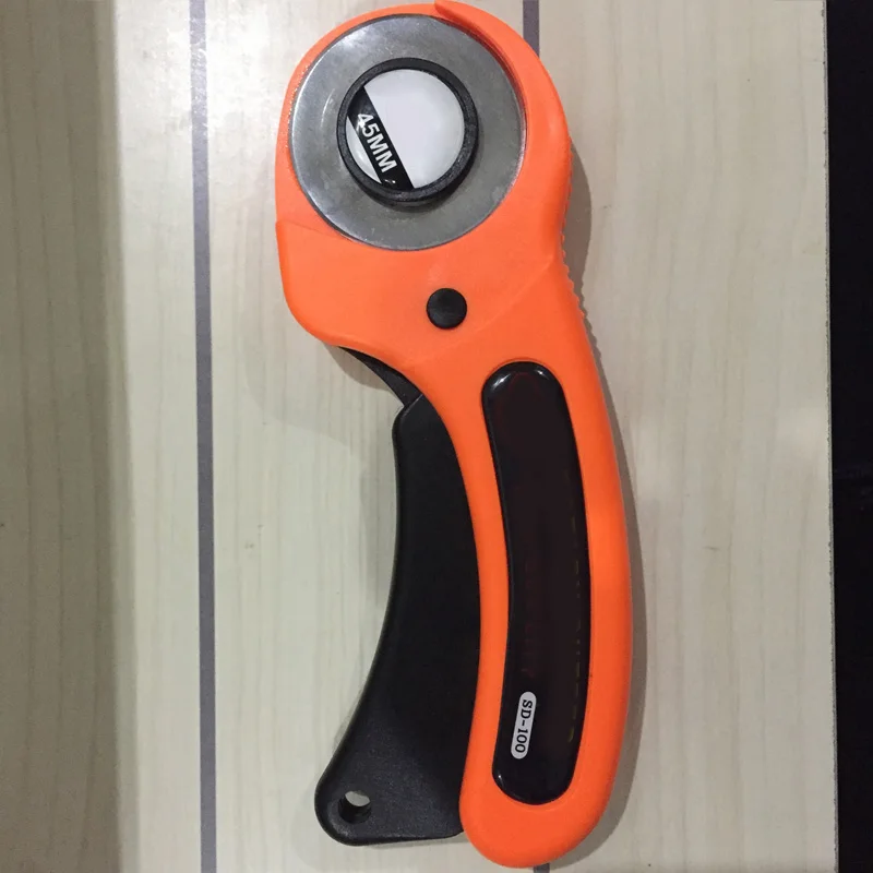 45mm Circular Cutter Sewing Quilting Fabric Cutting Craft Tools 1 Pcs Fabric Cutting Knife Rotary Cutter Cloth Cutter Quilters
45mm Circular Cutter Sewing Quilting Fabric Cutting Craft Tools 1 Pcs Fabric Cutting Knife Rotary Cutter Cloth Cutter Quilters