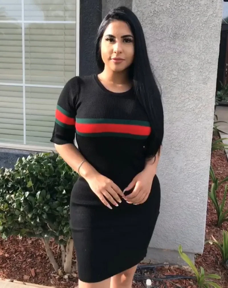 A new 2019 summer fashion trend with striped print, sexy, rounded neck and commuter dress
A new 2019 summer fashion trend with striped print, sexy, rounded neck and commuter dress