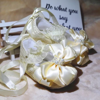 Dollbling Neonatal Baby Shoes White Lace Cotton Sole Fitting Feet Portable Classical Crossover Decorate Comfortable Shoes
Dollbling Neonatal Baby Shoes White Lace Cotton Sole Fitting Feet Portable Classical Crossover Decorate Comfortable Shoes