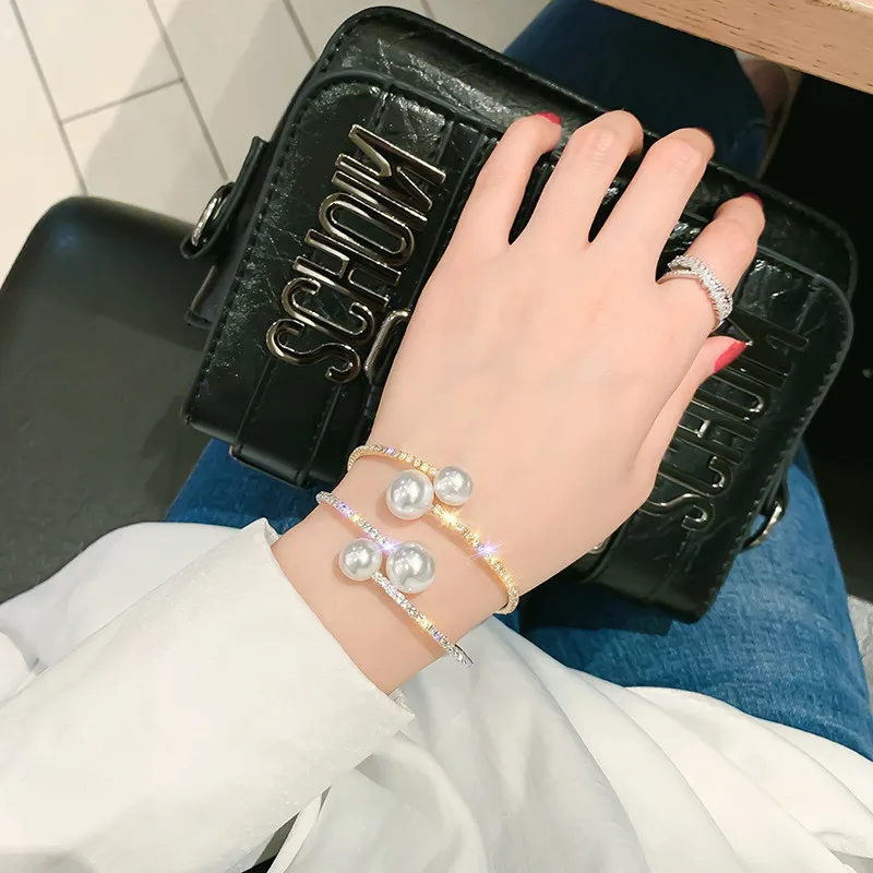 FYUAN Big Pearl Bracelet For Women 2019 Shiny Gold Color Rhinestone Crystal Bracelets & Bangles Fashion Jewelry Gifts
FYUAN Big Pearl Bracelet For Women 2019 Shiny Gold Color Rhinestone Crystal Bracelets & Bangles Fashion Jewelry Gifts