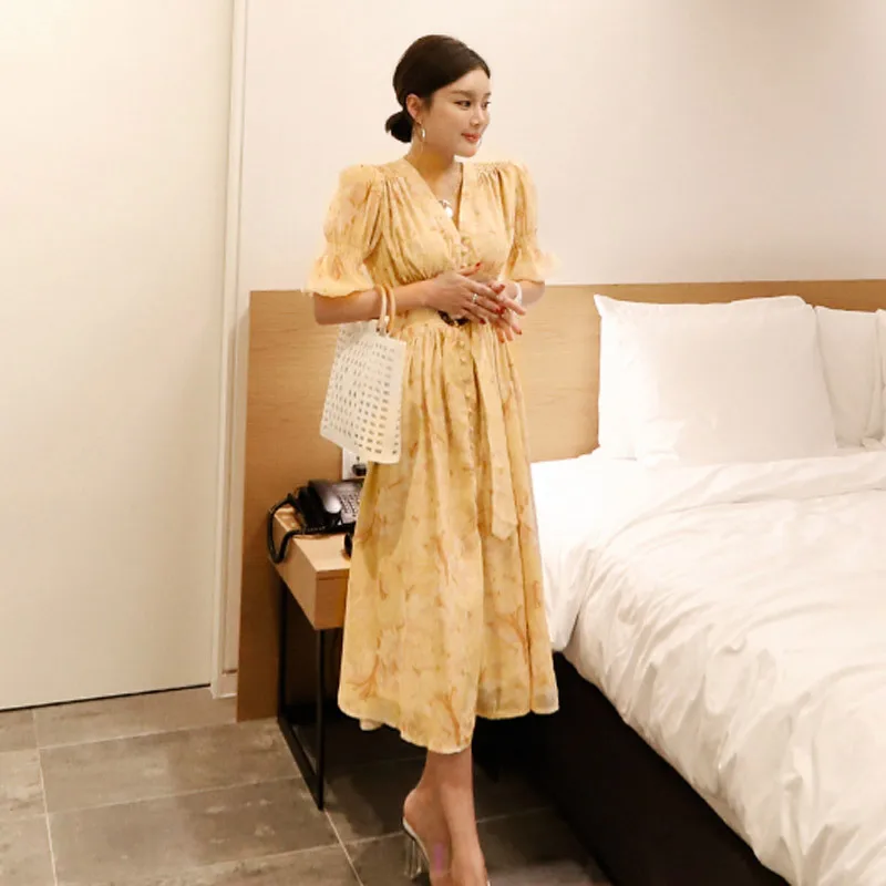 2019 Summer Women Clothing Dress Floral Print Vintage Dress Vestidos Sexy V Neck Short Sleeve Single Breated Midi Party Dress
2019 Summer Women Clothing Dress Floral Print Vintage Dress Vestidos Sexy V Neck Short Sleeve Single Breated Midi Party Dress