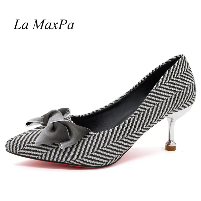 Women High Heels Pumps Shallow Mouth Wave Cut Out Pointed Toe Stilettos Bow Cotton Farbic 6CM Wedding Dress OL Shoes
Women High Heels Pumps Shallow Mouth Wave Cut Out Pointed Toe Stilettos Bow Cotton Farbic 6CM Wedding Dress OL Shoes