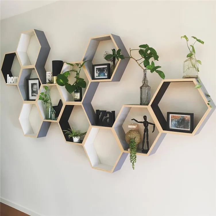 INS hot style log cabin with a hexagonal trapezoid pendant for decoration of children's room.
INS hot style log cabin with a hexagonal trapezoid pendant for decoration of children's room.