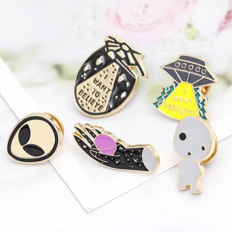 Cute Cartoon Alien UFO Hand Alloy Brooch Lightweight Clothes Pin Badge Enamel Lapel Dresses Hat Scarf Decor Accessory
Cute Cartoon Alien UFO Hand Alloy Brooch Lightweight Clothes Pin Badge Enamel Lapel Dresses Hat Scarf Decor Accessory