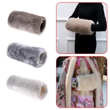 2021 New Fashion Women Gloves Luxurious Super Soft Faux Fur Muff Hand Warmer Challenge Glove Mittens Winter Necessary
2021 New Fashion Women Gloves Luxurious Super Soft Faux Fur Muff Hand Warmer Challenge Glove Mittens Winter Necessary