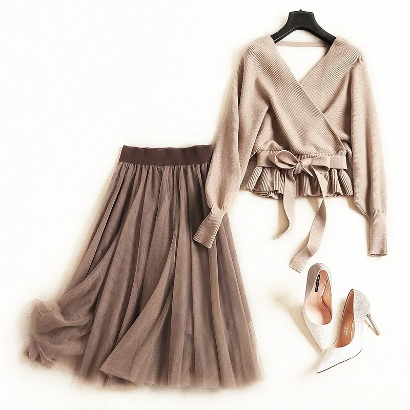 Women sexy kimono V-neck knit sweater tops backless sashes + mesh tutu skirts suits long skirt 2 piece set new 2018 brown khaki
Women sexy kimono V-neck knit sweater tops backless sashes + mesh tutu skirts suits long skirt 2 piece set new 2018 brown khaki