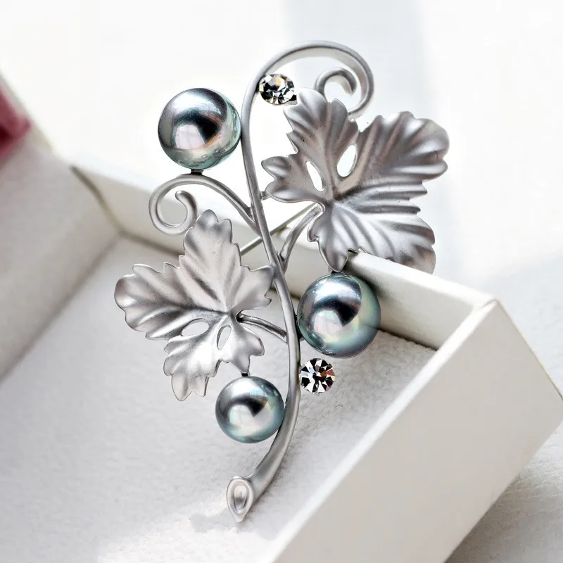 FARLENA Jewelry High-grade matte silver gray pearl brooch pin grape leaves design rhinestones brooches for women
FARLENA Jewelry High-grade matte silver gray pearl brooch pin grape leaves design rhinestones brooches for women