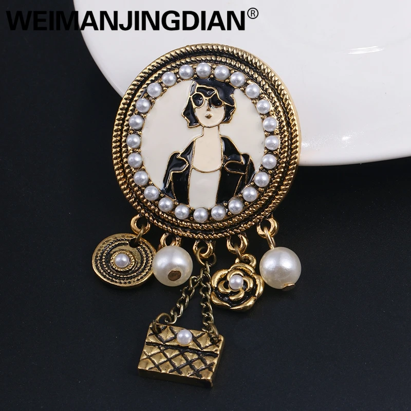 WEIMANJINGDIAN Antique Gold Color Plated Vintage Style Lady Picture Brooch Pins with Simulated Pearls
WEIMANJINGDIAN Antique Gold Color Plated Vintage Style Lady Picture Brooch Pins with Simulated Pearls
