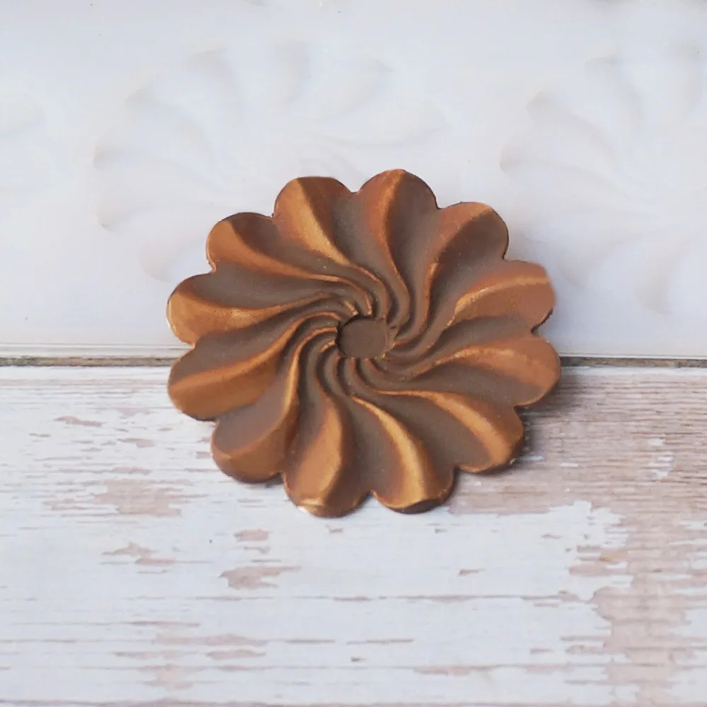 Rotating pattern shape Non-stick Silicone Chocolate Mold Ice Molds Cake Mould Bakeware Baking Tools
Rotating pattern shape Non-stick Silicone Chocolate Mold Ice Molds Cake Mould Bakeware Baking Tools