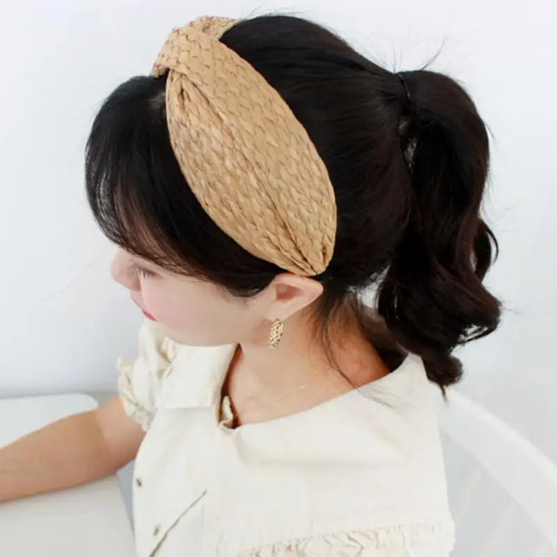 Women Straw Weaving Hairband Handmade Raffia Knot Cross Simple Solid Color Wide Side Headwear Party Dating Beach Travel Headband
Women Straw Weaving Hairband Handmade Raffia Knot Cross Simple Solid Color Wide Side Headwear Party Dating Beach Travel Headband