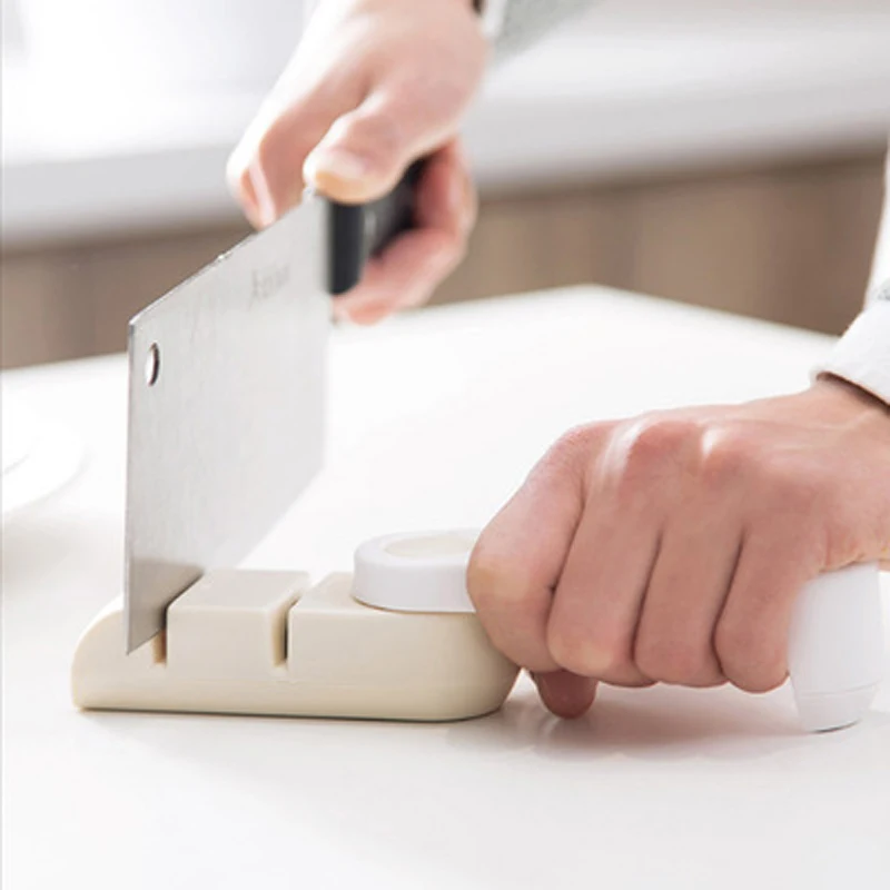 Professional Mini Portable Kitchen Sharpening Stone Knife Plastic Sharpener Grinder Knives Whetstone Sharpening Tool 3 Colors
Professional Mini Portable Kitchen Sharpening Stone Knife Plastic Sharpener Grinder Knives Whetstone Sharpening Tool 3 Colors