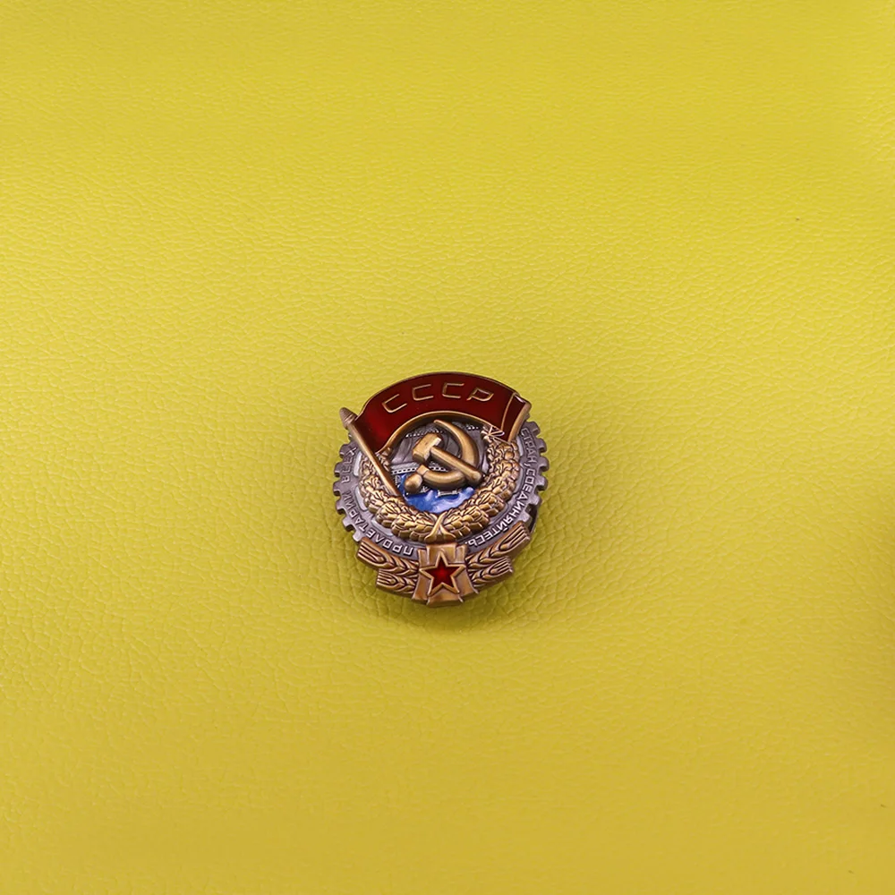 CCCP Soviet badge communist symbol brooch USSR 70's Lenin Komsomol propaganda USSR red star pin hammer and sickle brooches vin
CCCP Soviet badge communist symbol brooch USSR 70's Lenin Komsomol propaganda USSR red star pin hammer and sickle brooches vin