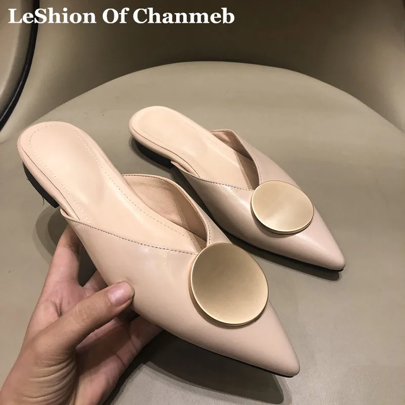 2019 High Quality Sheepskin Flats Mules Woman Big Size 43 Slippers Gold Round Metal Buckled Summer Shoes Women Slides Slip ons
2019 High Quality Sheepskin Flats Mules Woman Big Size 43 Slippers Gold Round Metal Buckled Summer Shoes Women Slides Slip ons