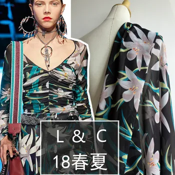 European and American show field with the same pattern Spring and summer new georgette digital printed women's fashion fabric
European and American show field with the same pattern Spring and summer new georgette digital printed women's fashion fabric