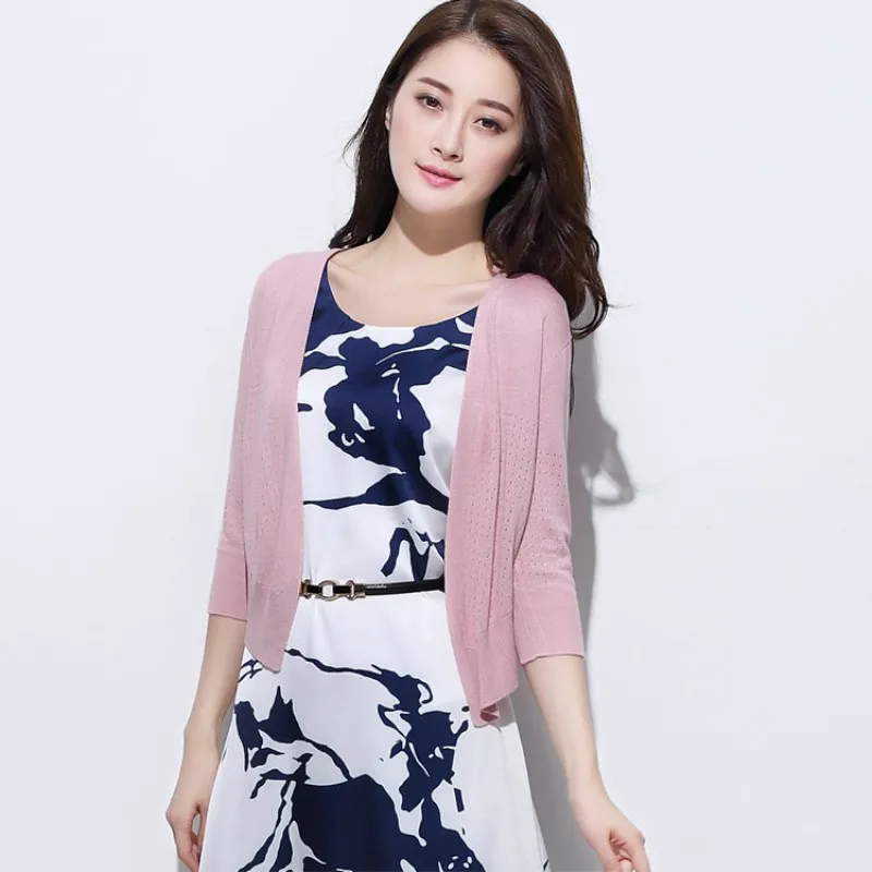 2017Spring summer NEW Female Silk Wool blended knit CardiganV-neck Dovetail hollow Cardigan small jacket thin soft short section
2017Spring summer NEW Female Silk Wool blended knit CardiganV-neck Dovetail hollow Cardigan small jacket thin soft short section