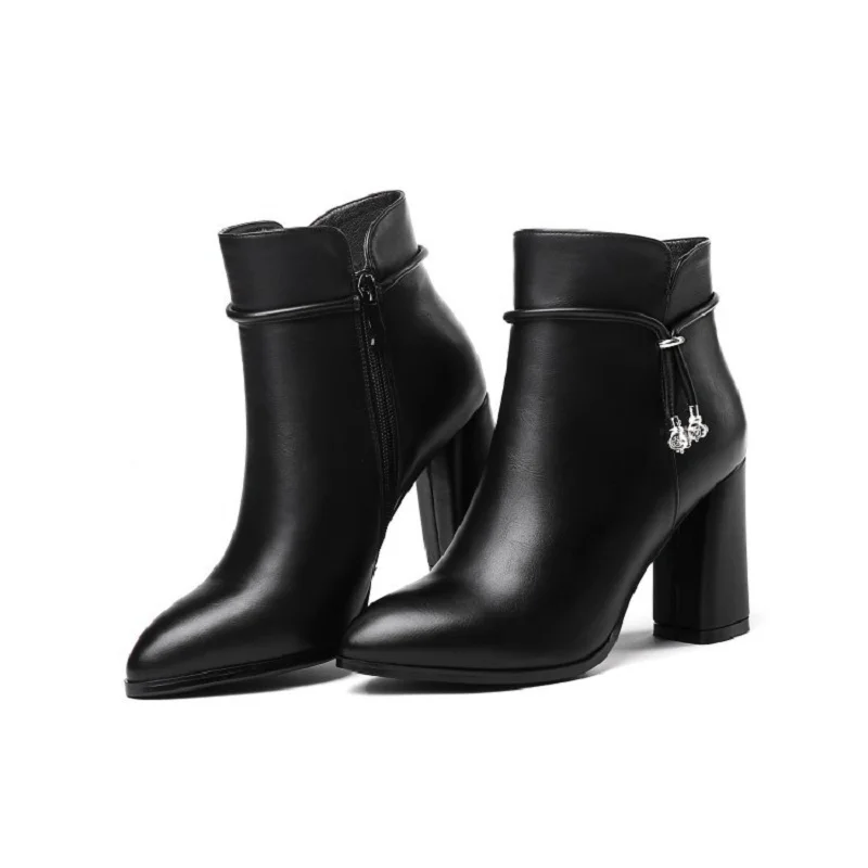 2019 autumn and winter new pointed thick with high heel Martin bootling fashion women's booties black ljj 0307
2019 autumn and winter new pointed thick with high heel Martin bootling fashion women's booties black ljj 0307