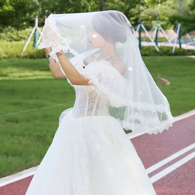 Women Single Layer Wedding Veil Embroidered Floral Lace Trim Small Flower Embellishment Luxury Bridal Veil Party Costume No Comb
Women Single Layer Wedding Veil Embroidered Floral Lace Trim Small Flower Embellishment Luxury Bridal Veil Party Costume No Comb