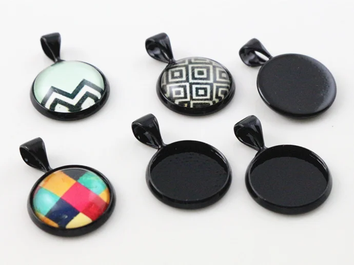 20pcs 12mm Inner Size Black Plated Brass Material Simple Style Cabochon Base Cameo Setting Charms Pendant Tray (A2-26)
20pcs 12mm Inner Size Black Plated Brass Material Simple Style Cabochon Base Cameo Setting Charms Pendant Tray (A2-26)