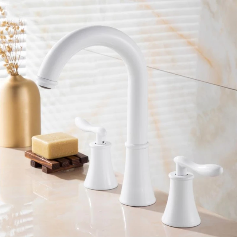 1 pc American Black Ancient Brass basin Faucet Hot and Cold Water Tap Split Three-hole Faucet European White Paint
1 pc American Black Ancient Brass basin Faucet Hot and Cold Water Tap Split Three-hole Faucet European White Paint