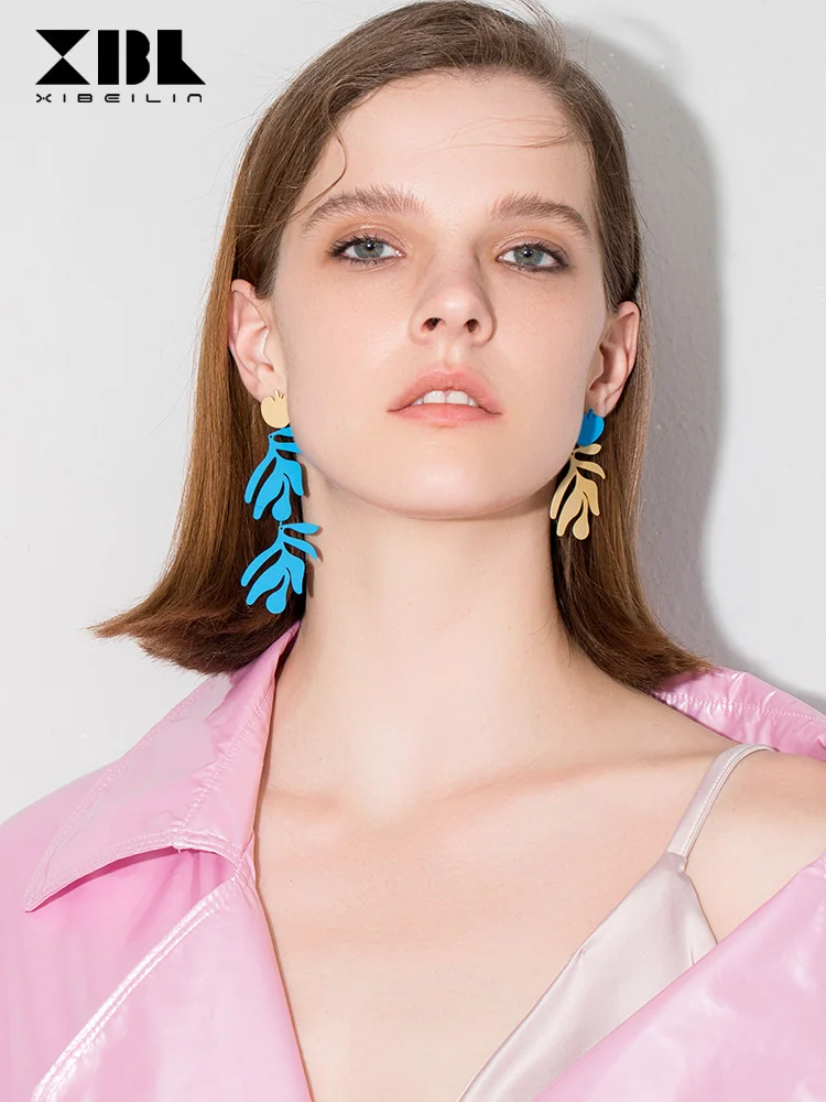Exaggerated Asymmetric Hollow Earrings Female Fashion Temperament Long Paragraph Pendant Popular Personality Tide Ear Jewelry
Exaggerated Asymmetric Hollow Earrings Female Fashion Temperament Long Paragraph Pendant Popular Personality Tide Ear Jewelry