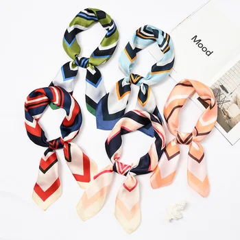 2019 spring explosion retro retro print literary decoration fashion casual ladies small scarf
2019 spring explosion retro retro print literary decoration fashion casual ladies small scarf