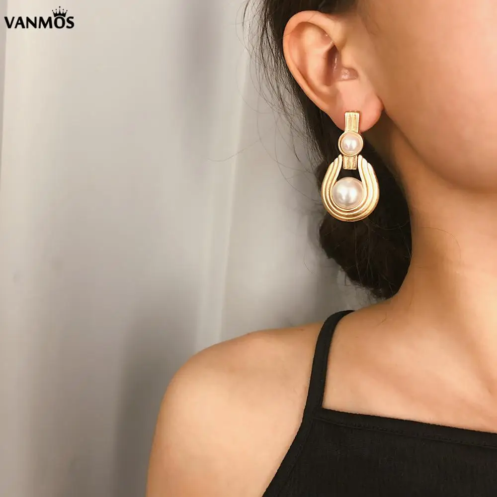 VANMOS Zinc Alloy Geometric Imitation Pearl Pendant Drop Earrings for Women Statement Dangle Earrings Jewelry Boho Vintage Gift
VANMOS Zinc Alloy Geometric Imitation Pearl Pendant Drop Earrings for Women Statement Dangle Earrings Jewelry Boho Vintage Gift