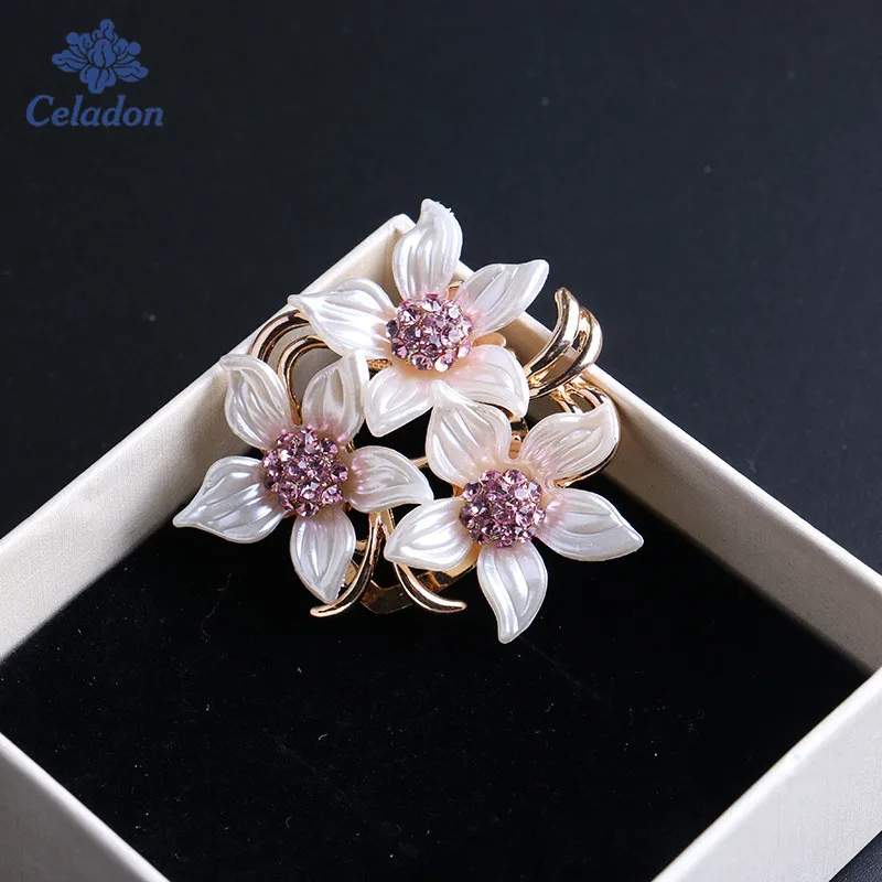 Simple Style High Quality Scarves Deduction Brooch Flower Shape Inlay Rhinestone Brooch for Women 2017
Simple Style High Quality Scarves Deduction Brooch Flower Shape Inlay Rhinestone Brooch for Women 2017