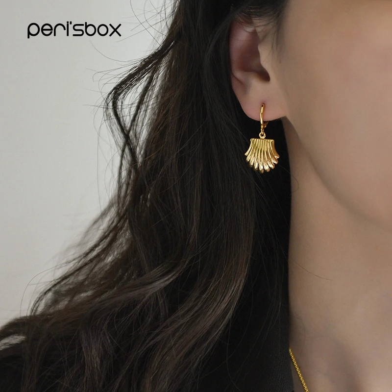 Peri'sBox Instajewelry So Chic Gold Shell Locket Hoop Earrings for Women Boho Seashell Huggie Earrings Minimalist Beach Jewelry
Peri'sBox Instajewelry So Chic Gold Shell Locket Hoop Earrings for Women Boho Seashell Huggie Earrings Minimalist Beach Jewelry