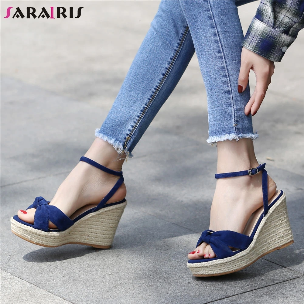 SARAIRIS New Fashion Kid Suede Solid Wedges Best Quality Platform Ankle Strap Women Shoes Woman Summer Sandals
SARAIRIS New Fashion Kid Suede Solid Wedges Best Quality Platform Ankle Strap Women Shoes Woman Summer Sandals