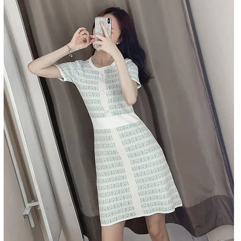 Summer 2019 new ice silk knit dress commuter round neck short sleeve long section waist thin single breasted A line woman dress
Summer 2019 new ice silk knit dress commuter round neck short sleeve long section waist thin single breasted A line woman dress