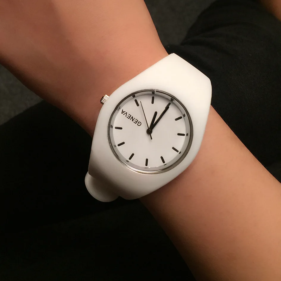 Fashion Women Watch Super soft silicone strap Girls Sport Quartz Watch Geneva Brand Clock Female Casual Analog Wrist Watches
Fashion Women Watch Super soft silicone strap Girls Sport Quartz Watch Geneva Brand Clock Female Casual Analog Wrist Watches