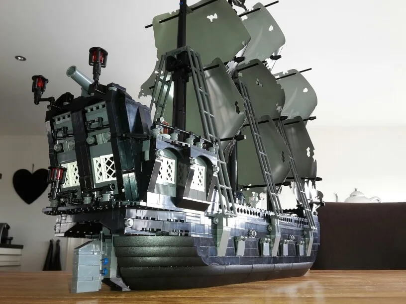 Kaizi Model building kits compatible with lego ship pirates king 3D blocks Educational toys hobbies for children
Kaizi Model building kits compatible with lego ship pirates king 3D blocks Educational toys hobbies for children