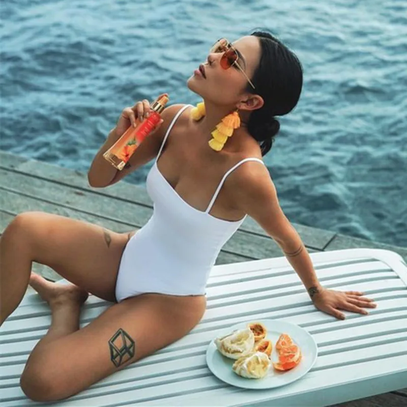 OULING One Piece Swimsuit Solid Swimwear Women Monokini Bathing Suits Retro Backless Bodysuit Bandage Swimming Suit For Women
OULING One Piece Swimsuit Solid Swimwear Women Monokini Bathing Suits Retro Backless Bodysuit Bandage Swimming Suit For Women