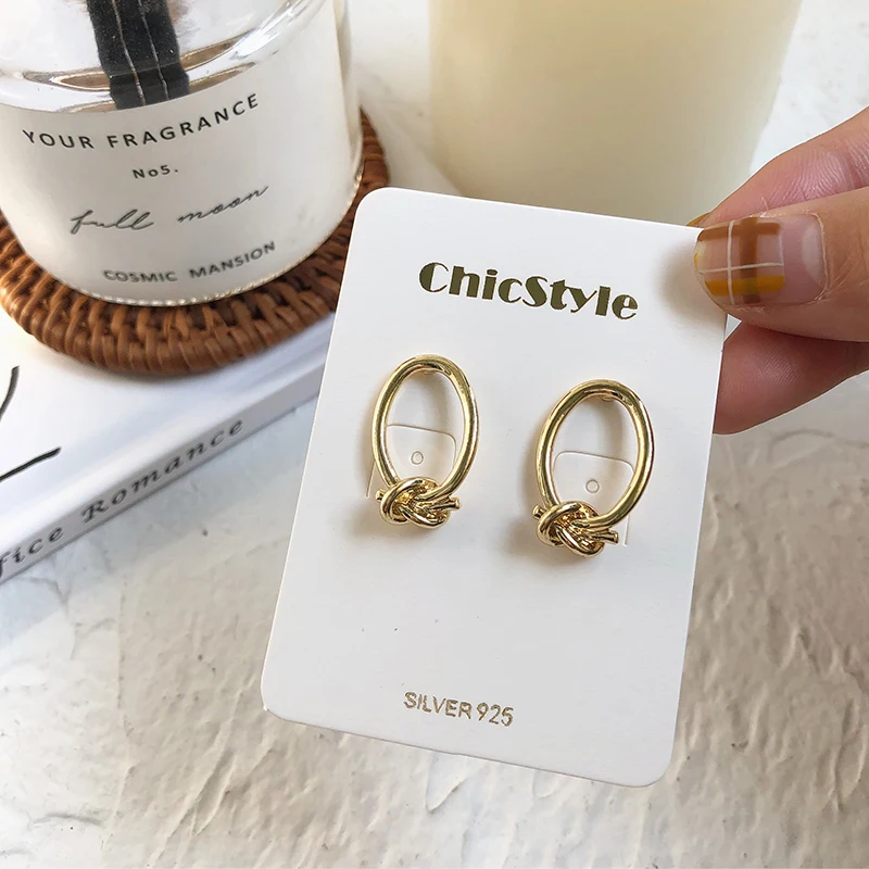 HUANZHI Simple S925 Sterling Silver Pin Silver Gold Metal Geometric Oval Knot Small Stud Earrings for Women Party Jewelry
HUANZHI Simple S925 Sterling Silver Pin Silver Gold Metal Geometric Oval Knot Small Stud Earrings for Women Party Jewelry