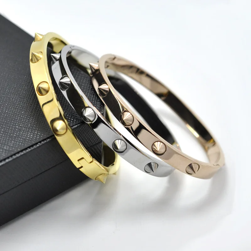Fashion Punk Rivet Rose Gold Color / Silver Color / Yellow Gold Color Titanium Steel Bangle
Fashion Punk Rivet Rose Gold Color / Silver Color / Yellow Gold Color Titanium Steel Bangle
